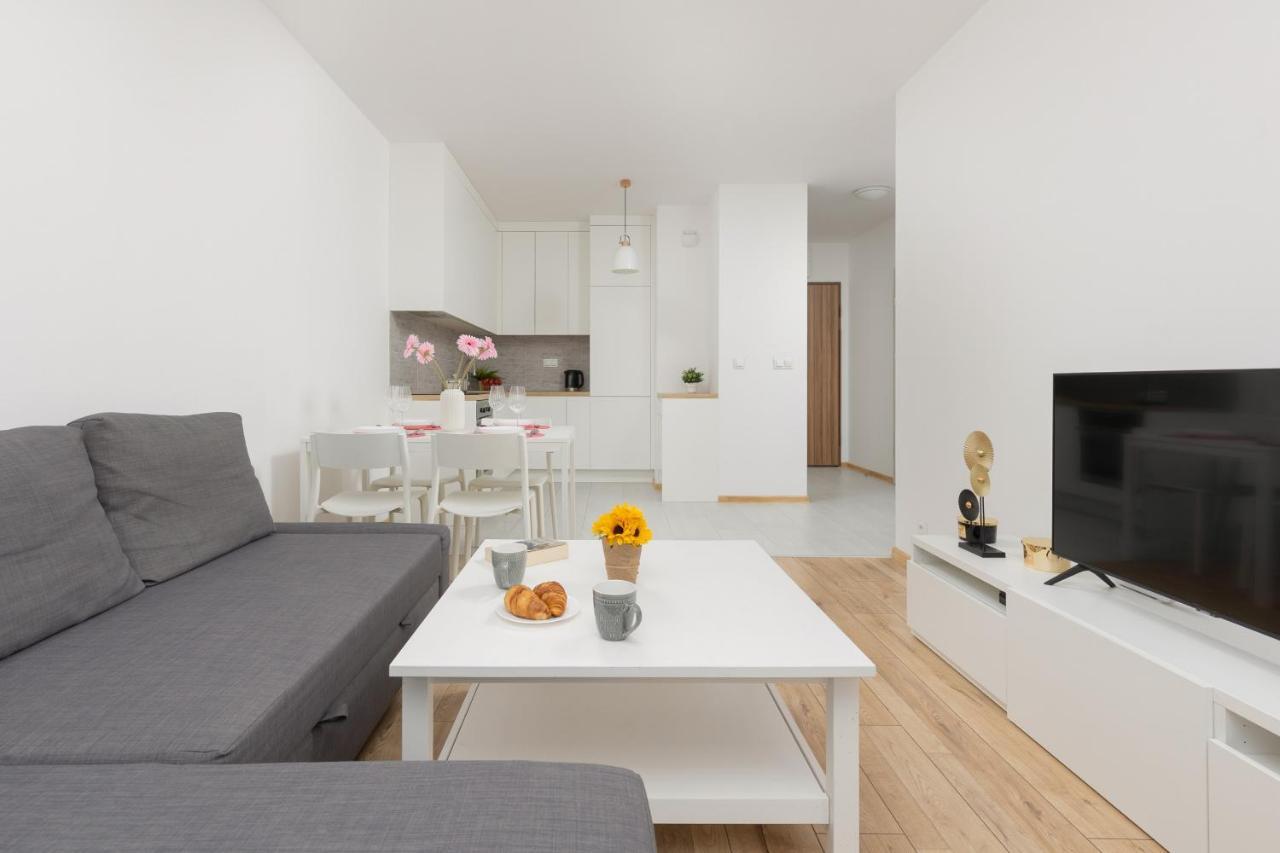 Warsaw Ulrychow Apartment With Parking By Renters Exterior foto