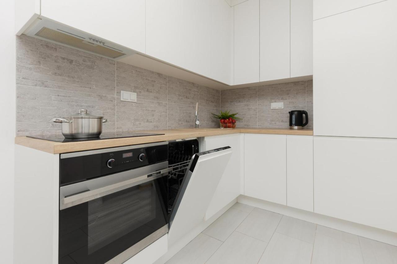 Warsaw Ulrychow Apartment With Parking By Renters Exterior foto