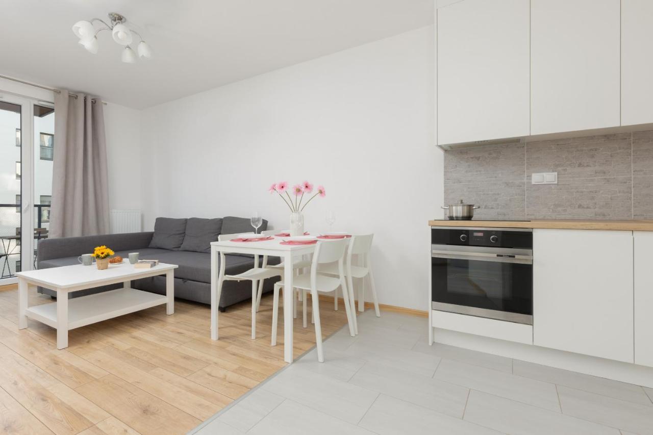 Warsaw Ulrychow Apartment With Parking By Renters Exterior foto
