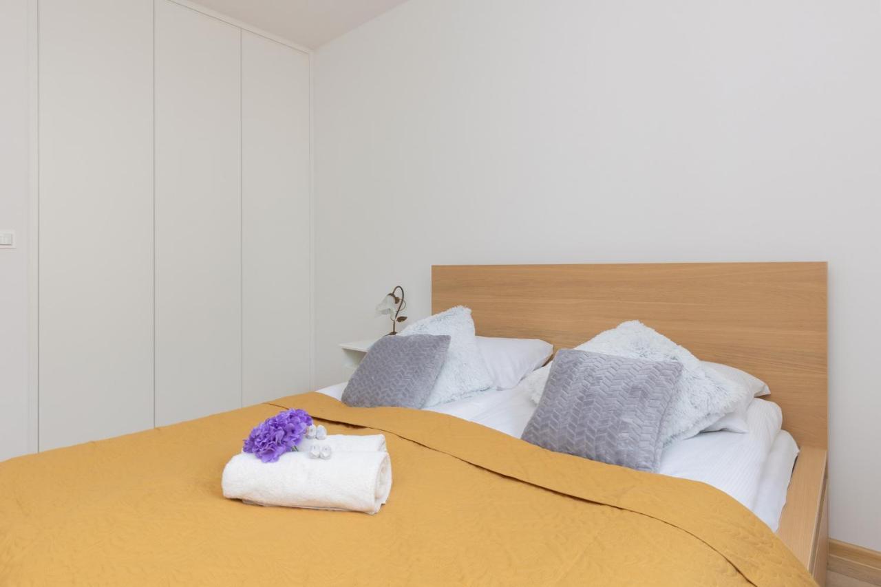 Warsaw Ulrychow Apartment With Parking By Renters Exterior foto