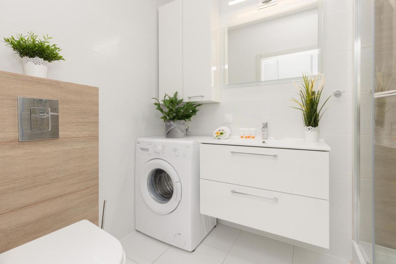 Warsaw Ulrychow Apartment With Parking By Renters Exterior foto