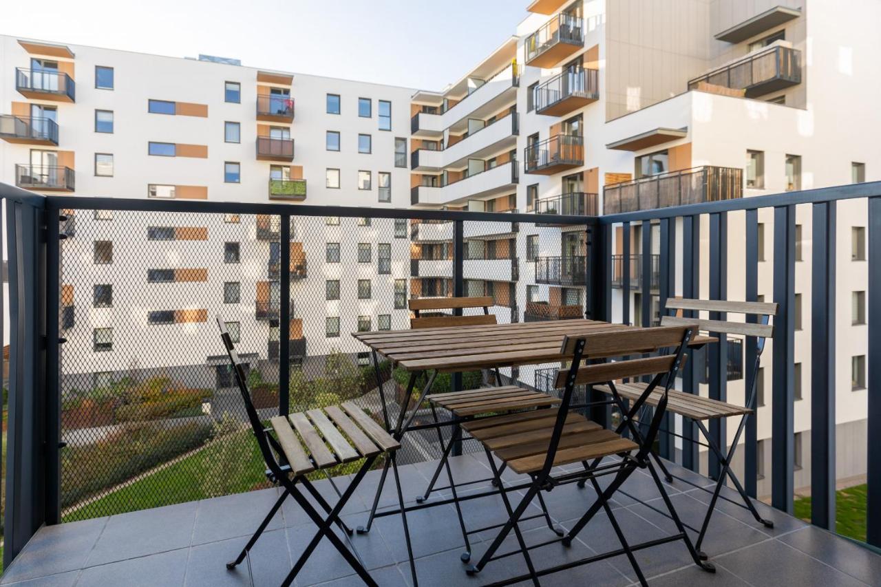 Warsaw Ulrychow Apartment With Parking By Renters Exterior foto